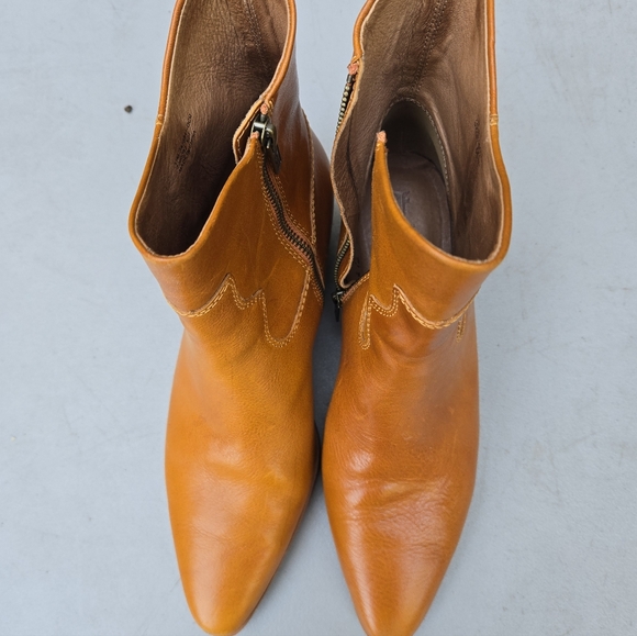 Shoes - Frye Ankle Boots Sz 11